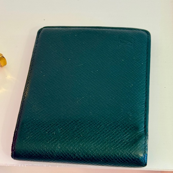 Louis Vuitton Green Taiga Wallet - Picture 16 of 16